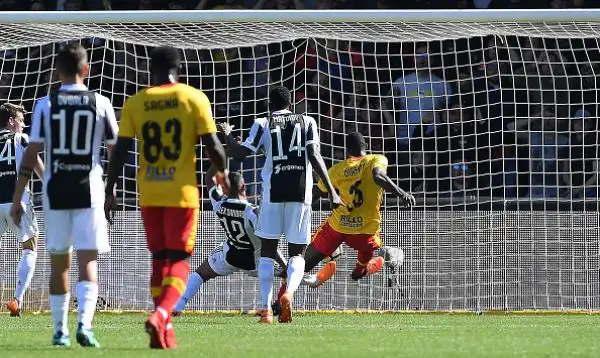 Partita palpitante a Benevento con i giallorossi che hanno rimontato due volte Madama, decisiva però la terza rete personale di Dybala.