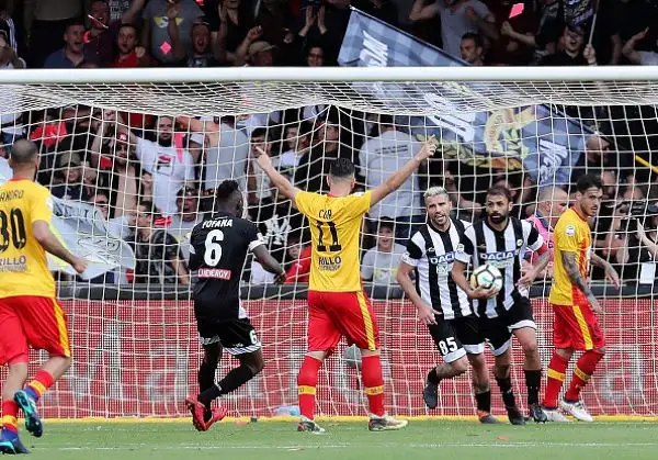 Che partita! Orgoglio infinito per il Benevento, che resiste all'Udinese pur avendo giocato 30' in inferiorità numerica.