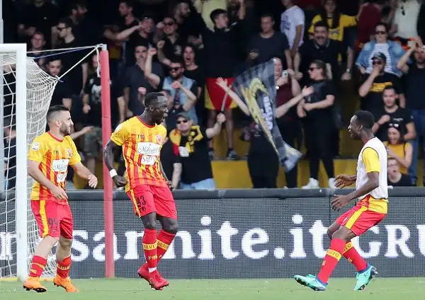 Che partita! Orgoglio infinito per il Benevento, che resiste all'Udinese pur avendo giocato 30' in inferiorità numerica.