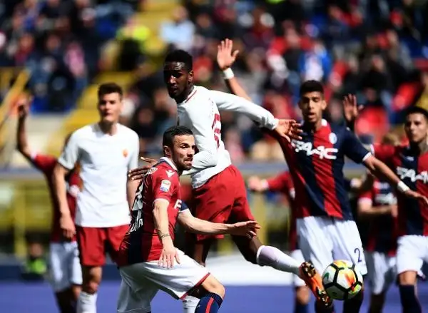 Dzeko regala un punto ai giallorossi dopo il vantaggio di Pulgar, in vista della sfida al Barcellona preoccupa Nainggolan uscito acciaccato.