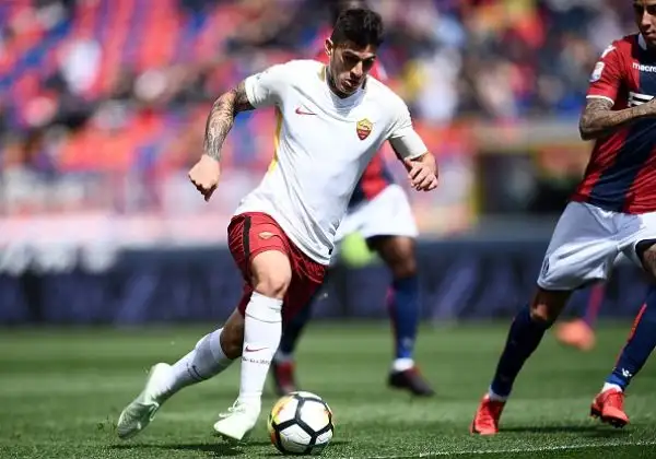 Dzeko regala un punto ai giallorossi dopo il vantaggio di Pulgar, in vista della sfida al Barcellona preoccupa Nainggolan uscito acciaccato.