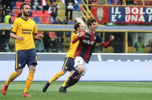I felsinei conquistano i tre punti grazie ai gol di Verdy e Nagy ed inguaiano gli scaligeri staccati dal Sassuolo.