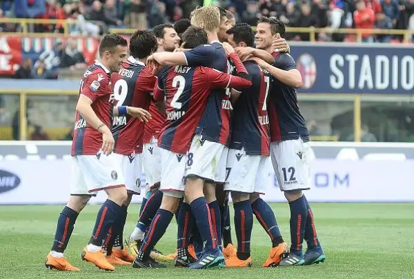 I felsinei conquistano i tre punti grazie ai gol di Verdy e Nagy ed inguaiano gli scaligeri staccati dal Sassuolo.