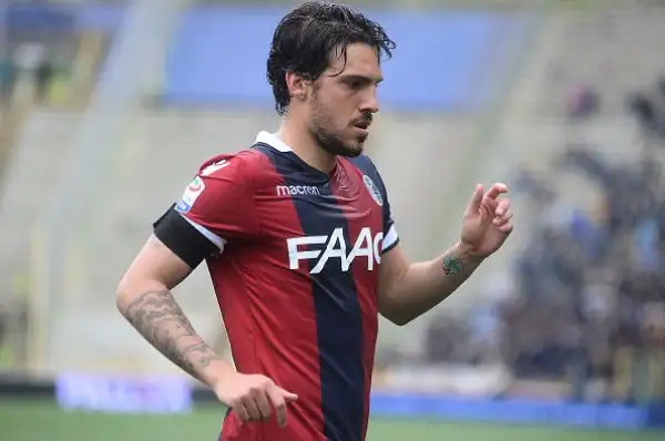 I felsinei conquistano i tre punti grazie ai gol di Verdy e Nagy ed inguaiano gli scaligeri staccati dal Sassuolo.