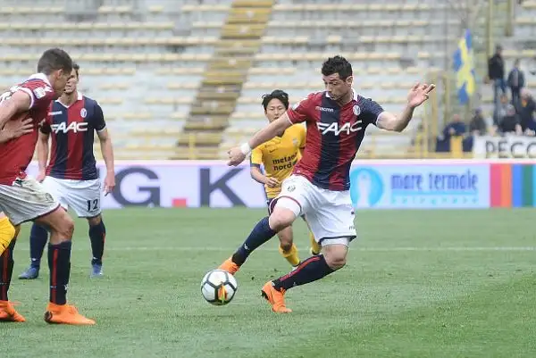 I felsinei conquistano i tre punti grazie ai gol di Verdy e Nagy ed inguaiano gli scaligeri staccati dal Sassuolo.
