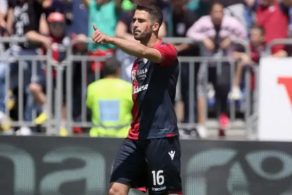 Cagliari e Bologna si spartiscono la posta in palio nell’anticipo dell’ora di pranzo della 34esima giornata di serie A.