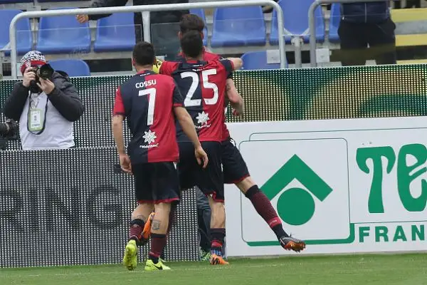 I sardi con Pavoletti e Ceppitelli ribaltano la partita del Sant'Elia e salgono a +5 dalla zona retrocessione.
