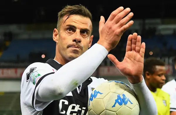 Grazie a una tripletta dell'Arciere Calaiò, il Parma si impone in casa contro il Palermo e risale al quarto posto, a -4 dai siciliani.