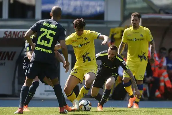 I nerazzurri si impongono per 2-1 a fatica contro il Chievo.