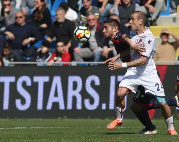 Un gol di Simy tiene vive le speranze di salvezza del Crotone, il Bologna va ko.