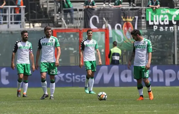 Doppiette di Trotta e Simy per i rossoblu, per gli emiliani in rete Berardi su rigore.