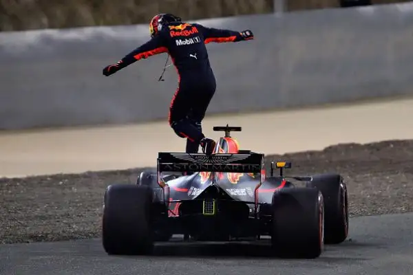 Sul podio anche Bottas e Hamilton, out Raikkonen.