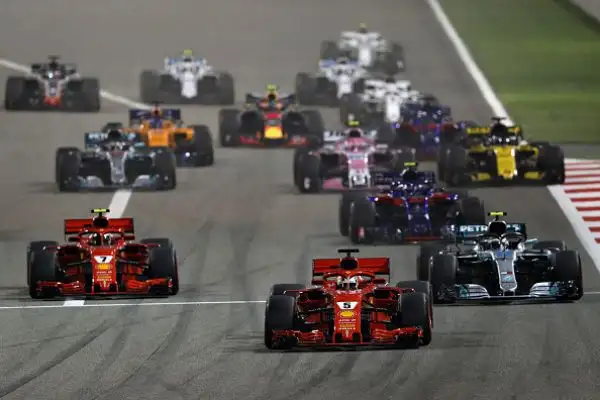 Sul podio anche Bottas e Hamilton, out Raikkonen.