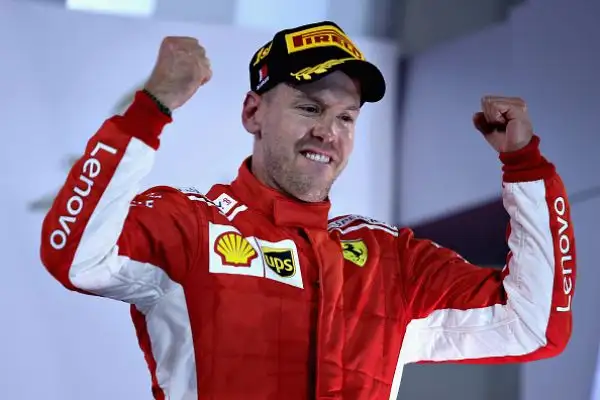 Sul podio anche Bottas e Hamilton, out Raikkonen.