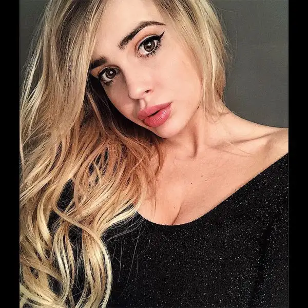 Ginevra Lambruschi è la nuova fidanzata di Paulo Dybala, stella della Juventus. La 20enne è una fashion blogger già nota al pubblico. Ha partecipato a Uomini e Donne ed è stata la compagna di Stash de