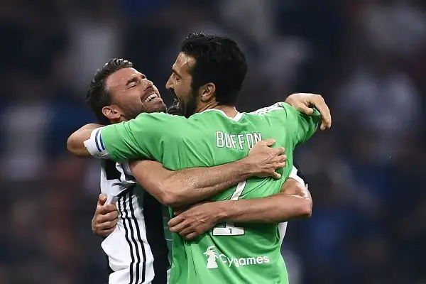 Gara piena di emozioni quella tra Inter e Juve: la spuntano i bianconeri in volata.