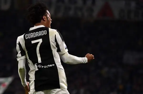 I bianconeri non brillano ma si portano avanti con Dybala. Poi il pari del grande ex Bonucci ma nella rpipèresa dopo la traversa di Calhanoglu la Juve la chiude con Cuadrado e Khedira.