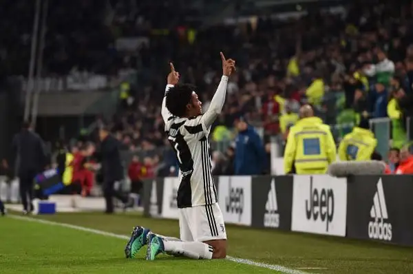 I bianconeri non brillano ma si portano avanti con Dybala. Poi il pari del grande ex Bonucci ma nella rpipèresa dopo la traversa di Calhanoglu la Juve la chiude con Cuadrado e Khedira.