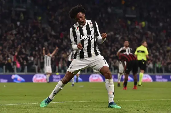 I bianconeri non brillano ma si portano avanti con Dybala. Poi il pari del grande ex Bonucci ma nella rpipèresa dopo la traversa di Calhanoglu la Juve la chiude con Cuadrado e Khedira.