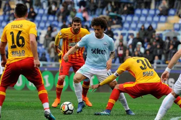 La Lazio va avanti con Immobile, poi il momentaneo sorpasso firmato Cataldi-Gilherme, e nell'ultima mezz'ora i gol di Caicedo, De Vrij, ancora Immobile, Lucas Leiva e Luis Alberto.