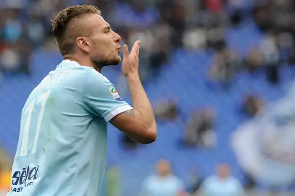 La Lazio va avanti con Immobile, poi il momentaneo sorpasso firmato Cataldi-Gilherme, e nell'ultima mezz'ora i gol di Caicedo, De Vrij, ancora Immobile, Lucas Leiva e Luis Alberto.