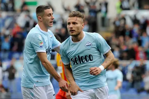 La Lazio va avanti con Immobile, poi il momentaneo sorpasso firmato Cataldi-Gilherme, e nell'ultima mezz'ora i gol di Caicedo, De Vrij, ancora Immobile, Lucas Leiva e Luis Alberto.