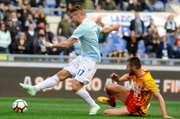 La Lazio va avanti con Immobile, poi il momentaneo sorpasso firmato Cataldi-Gilherme, e nell'ultima mezz'ora i gol di Caicedo, De Vrij, ancora Immobile, Lucas Leiva e Luis Alberto.