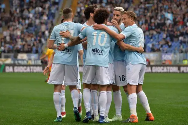 La Lazio va avanti con Immobile, poi il momentaneo sorpasso firmato Cataldi-Gilherme, e nell'ultima mezz'ora i gol di Caicedo, De Vrij, ancora Immobile, Lucas Leiva e Luis Alberto.