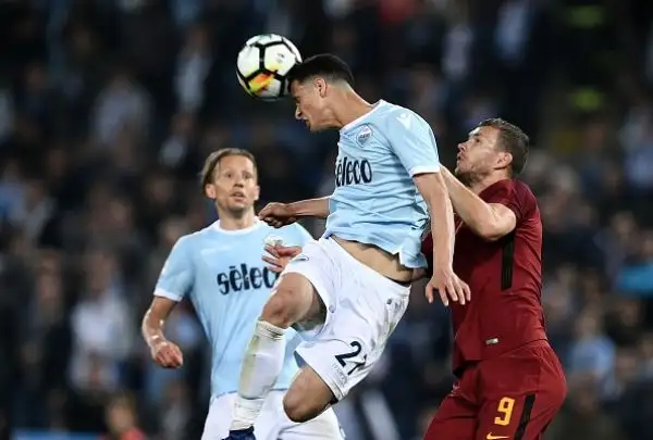 Finisce a reti inviolate il derby capitolino. Nel finale espulso Radu e traversa di Dzeko.