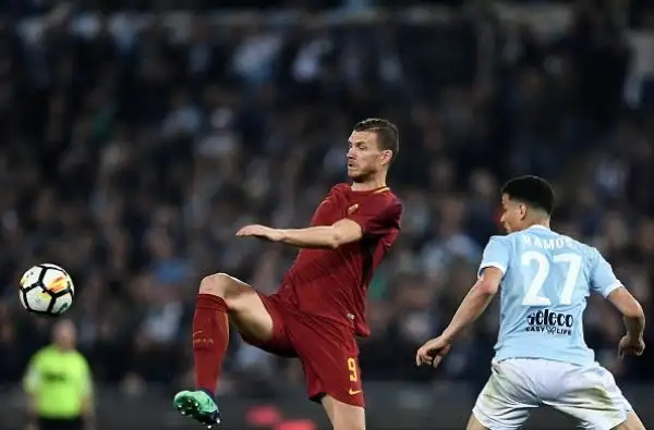 Finisce a reti inviolate il derby capitolino. Nel finale espulso Radu e traversa di Dzeko.