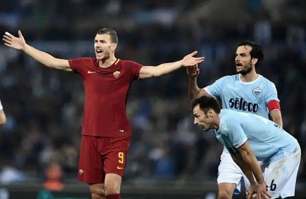 Finisce a reti inviolate il derby capitolino. Nel finale espulso Radu e traversa di Dzeko.