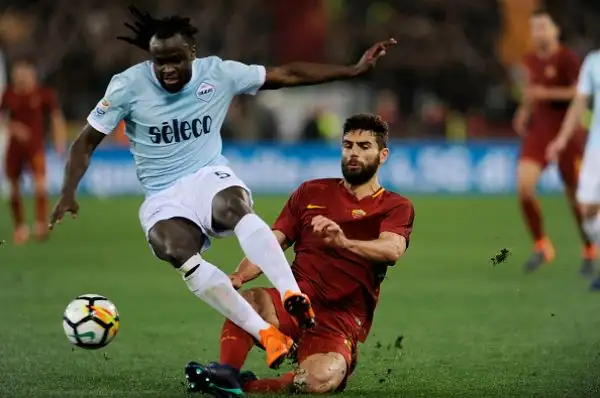 Finisce a reti inviolate il derby capitolino. Nel finale espulso Radu e traversa di Dzeko.