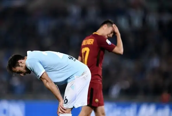 Finisce a reti inviolate il derby capitolino. Nel finale espulso Radu e traversa di Dzeko.