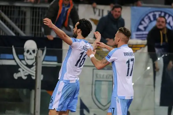 La Lazio tiene alto l’onore del calcio italiano grazie alle reti di Lulic, Parolo, Felipe Anderson e Immobile. Per gli austriaci in gol Berisha su rigore e il giapponese Minamino.