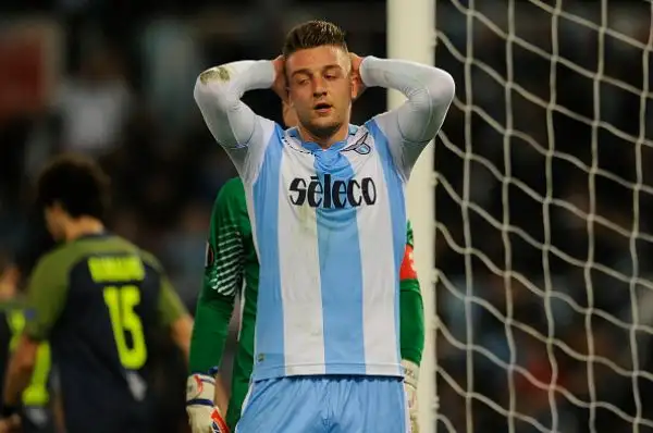 La Lazio tiene alto l’onore del calcio italiano grazie alle reti di Lulic, Parolo, Felipe Anderson e Immobile. Per gli austriaci in gol Berisha su rigore e il giapponese Minamino.