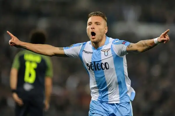 La Lazio tiene alto l’onore del calcio italiano grazie alle reti di Lulic, Parolo, Felipe Anderson e Immobile. Per gli austriaci in gol Berisha su rigore e il giapponese Minamino.