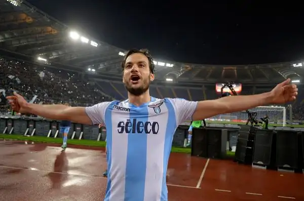 La Lazio tiene alto l’onore del calcio italiano grazie alle reti di Lulic, Parolo, Felipe Anderson e Immobile. Per gli austriaci in gol Berisha su rigore e il giapponese Minamino.