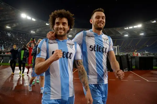 La Lazio tiene alto l’onore del calcio italiano grazie alle reti di Lulic, Parolo, Felipe Anderson e Immobile. Per gli austriaci in gol Berisha su rigore e il giapponese Minamino.