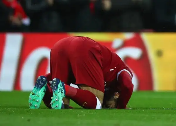 Salah fa due gol e due assist contro la sua ex squadra, che si tiene aggrappata alla Champions grazie a Dzeko e Perotti.