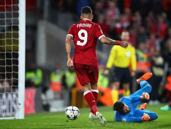 Salah fa due gol e due assist contro la sua ex squadra, che si tiene aggrappata alla Champions grazie a Dzeko e Perotti.