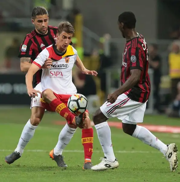Clamorosa vittoria dei sanniti a Milano, nella notte in cui avrebbero potuto salutare aritmeticamente la serie A.