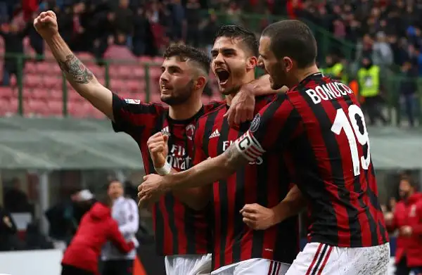 Partita in altalena per i rossoneri, che si sono trovati in svantaggio all'intervallo dopo l'1-0 iniziale di Calhanoglu. Gol decisivo di André Silva.