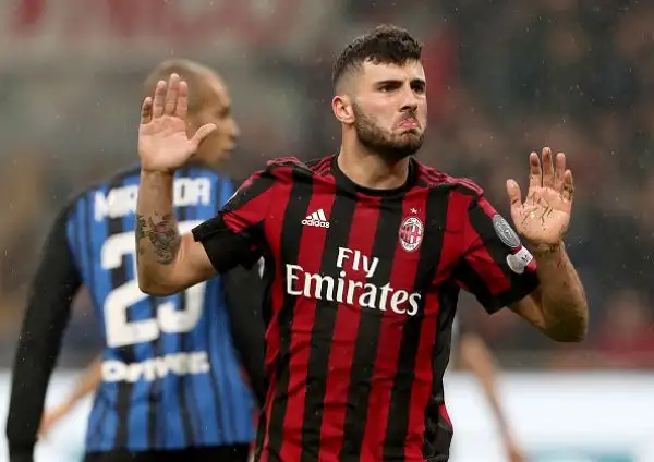Due errori incredibili del bomber argentino a porta vuota e il VAR che gli annulla una rete: Milan-Inter a reti inviolate.