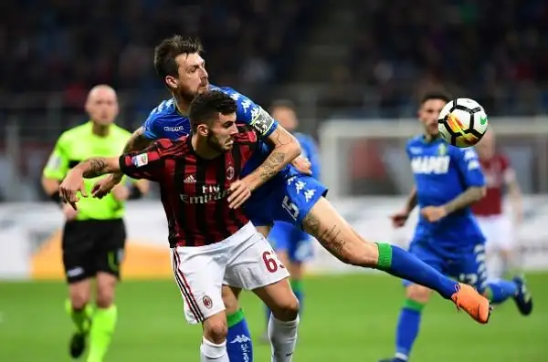 Secondo pareggio consecutivo per Gattuso: finisce 1-1, Kalinic risponde a Politano, ma la zona Champions resta lontana.