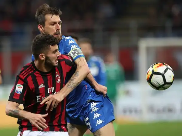 Secondo pareggio consecutivo per Gattuso: finisce 1-1, Kalinic risponde a Politano, ma la zona Champions resta lontana.