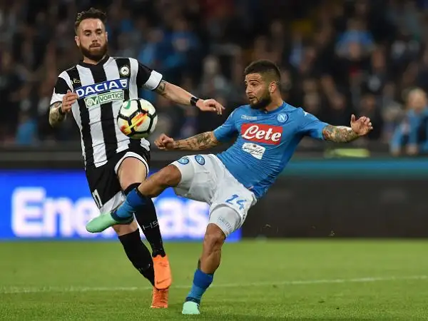 Gli azzurri piegano in rimonta i friulani e restano in corsa per lo scudetto. Per i bianconeri 10 ko consecutivi.