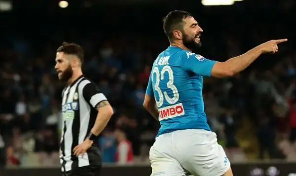Gli azzurri piegano in rimonta i friulani e restano in corsa per lo scudetto. Per i bianconeri 10 ko consecutivi.