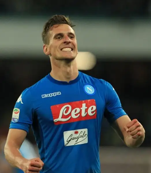 Gli azzurri piegano in rimonta i friulani e restano in corsa per lo scudetto. Per i bianconeri 10 ko consecutivi.