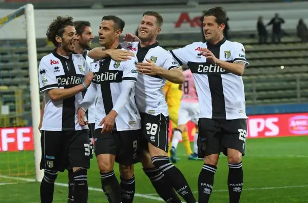 Grazie a una tripletta dell'Arciere Calaiò, il Parma si impone in casa contro il Palermo e risale al quarto posto, a -4 dai siciliani.