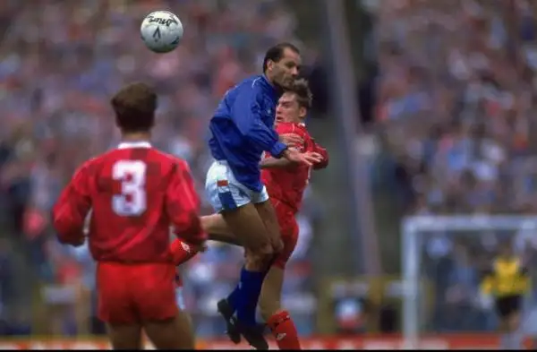 E' morto Ray Colin Wilkins. L'ex calciatore del Milan e della nazionale inglese era stato colpito da infarto nei giorni scorsi e non è riuscito a riprendersi.